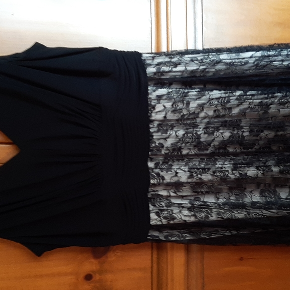 Dress - Picture 2 of 8